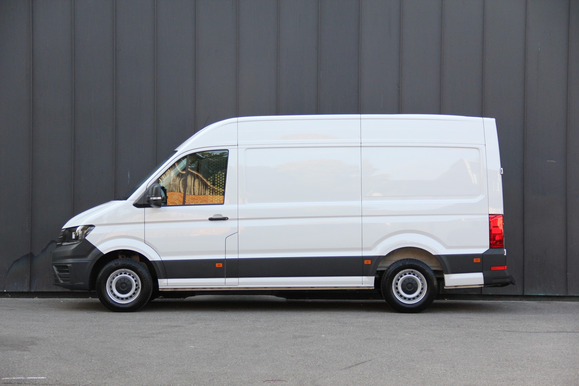 VW Crafter 35 2.0 TDI L3 HD A **AUTOMAT** LEDER **NAVI** TEMPOMAT **SITZHEIZUNG.2x** KLIMA-image-2