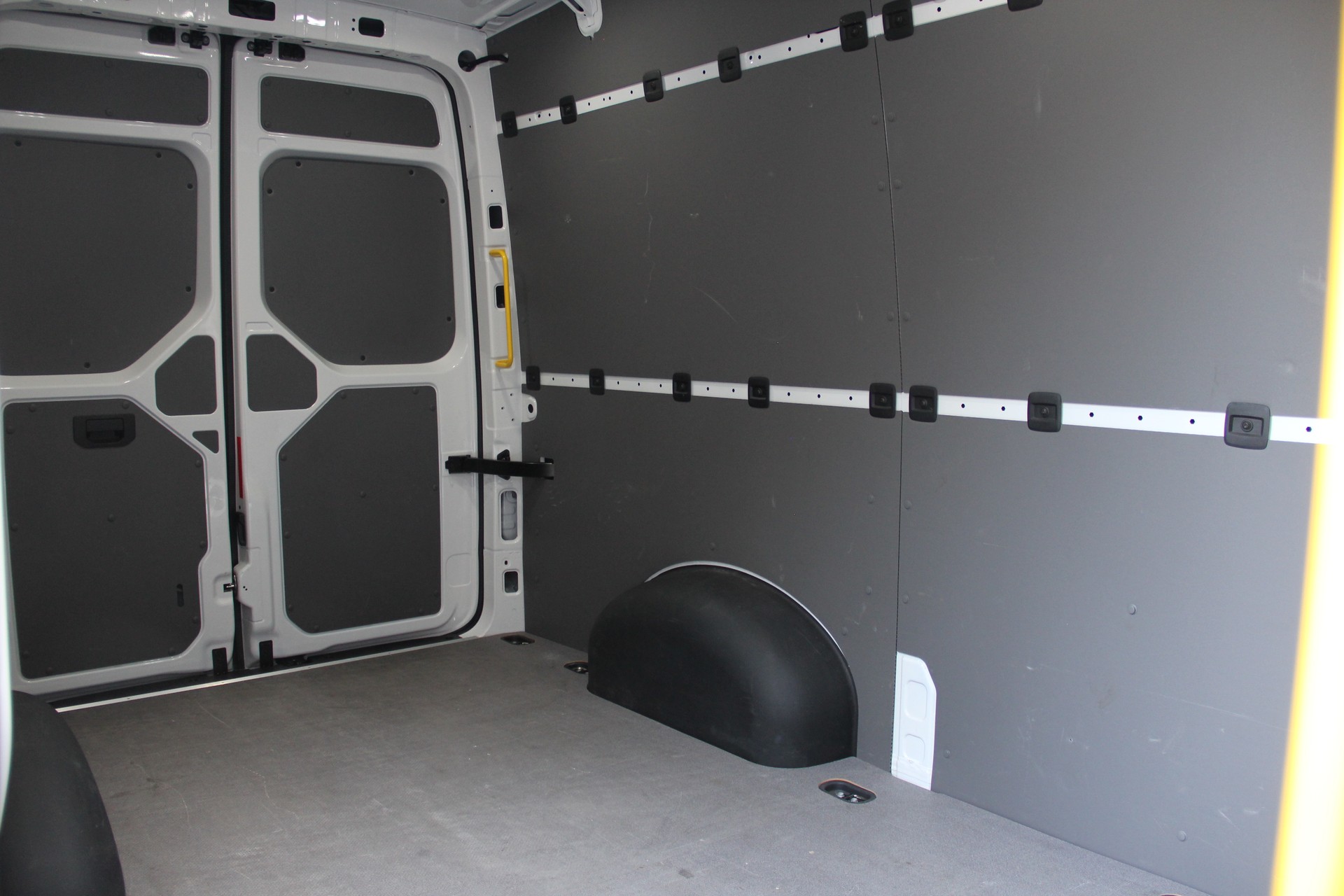 VW Crafter 35 2.0 TDI L3 HD A **AUTOMAT** LEDER **NAVI** TEMPOMAT **SITZHEIZUNG.2x** KLIMA-image-5