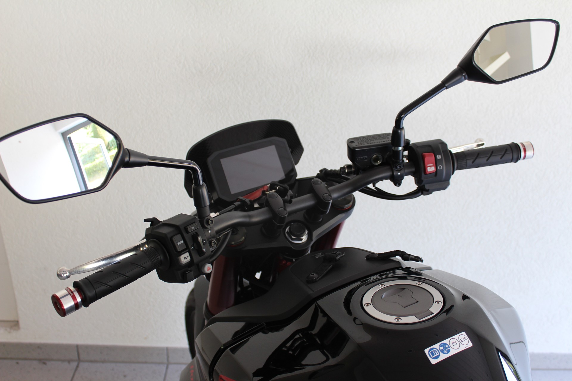 HONDA CB 750 Hornet-image-11