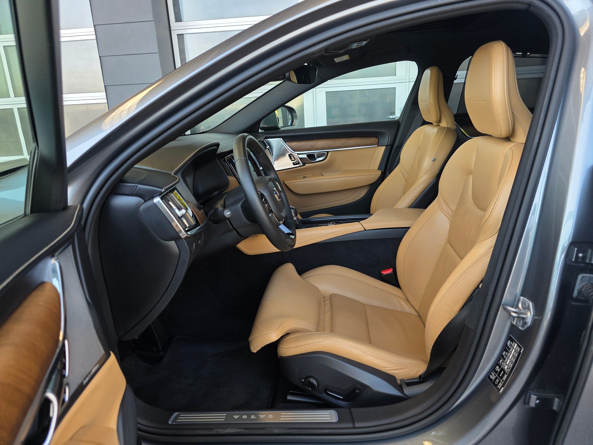 VOLVO S90 D5 AWD Inscription Geartronic Powerpulse * CH-Fahrzeug * Vollausstattung * Neuwertiger Zustand *-image-5
