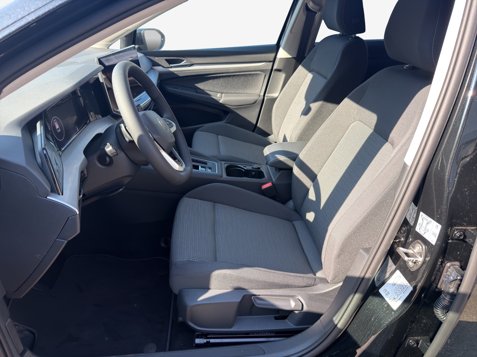 VW Golf 1.5 e TSI mHEV Value DSG-image-7