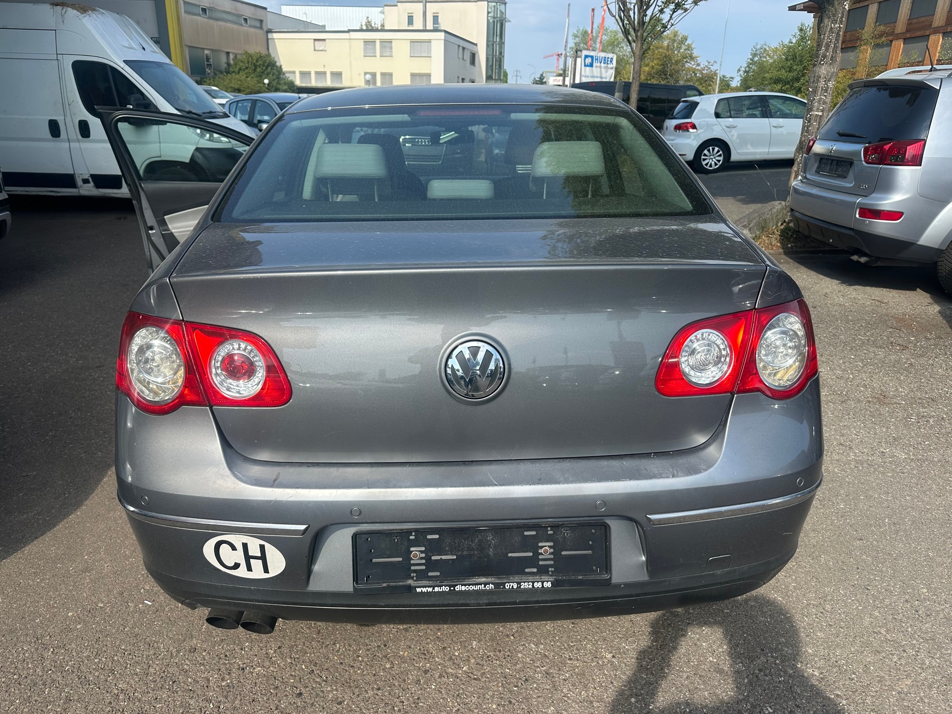 VW Passat 2.0T FSI Highline-image-9