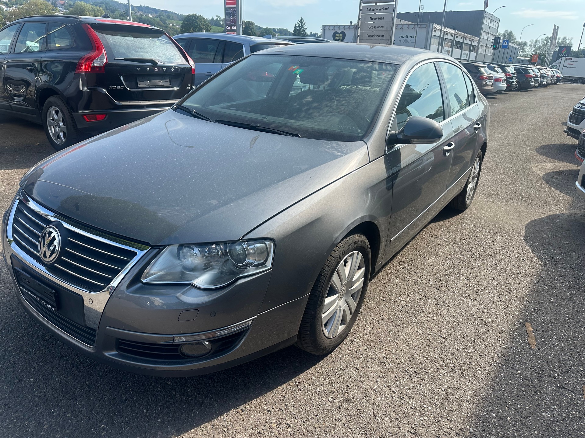 VW Passat 2.0T FSI Highline-showroom-element-1