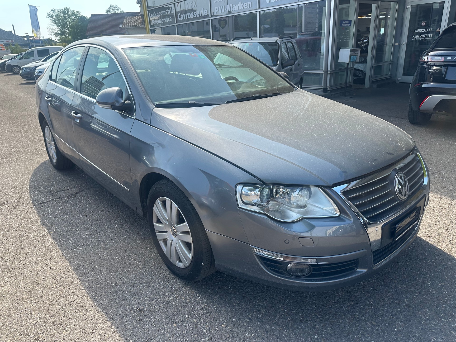 VW Passat 2.0T FSI Highline-showroom-element-2