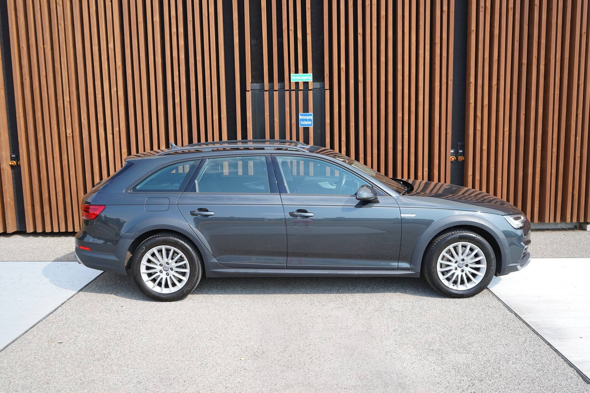 AUDI A4 ALLROAD 2.0 TFSI QUATTRO S-TRONIC l 251 PS-image-4