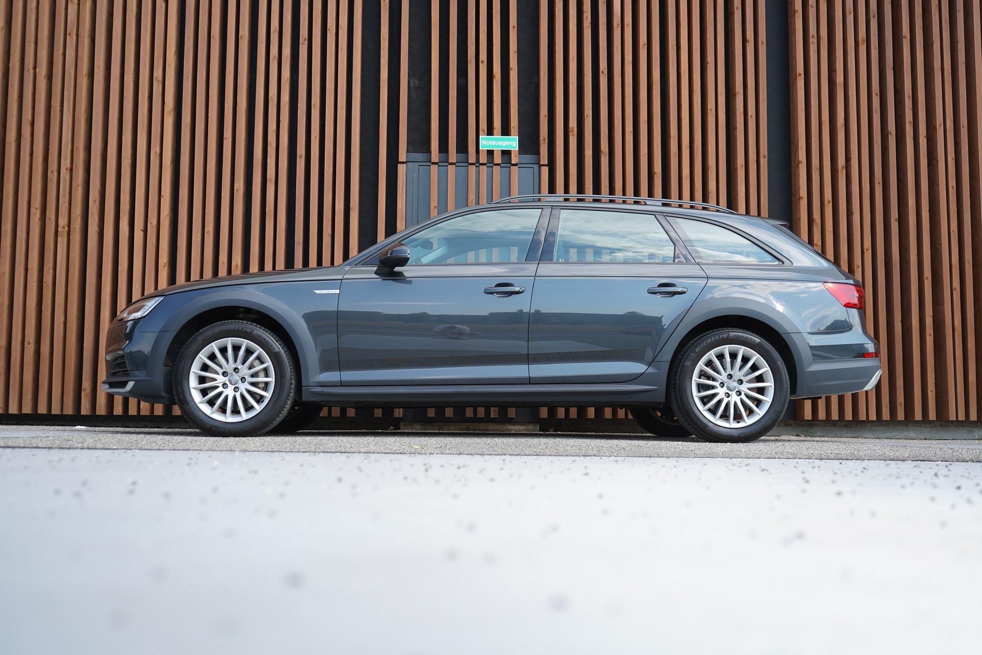 AUDI A4 ALLROAD 2.0 TFSI QUATTRO S-TRONIC l 251 PS-image-1