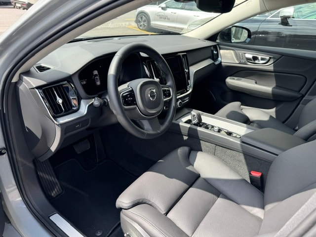 VOLVO V60 2.0 B4 Plus Dark-image-7