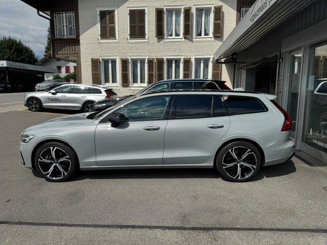 VOLVO V60 2.0 B4 Plus Dark-image-4