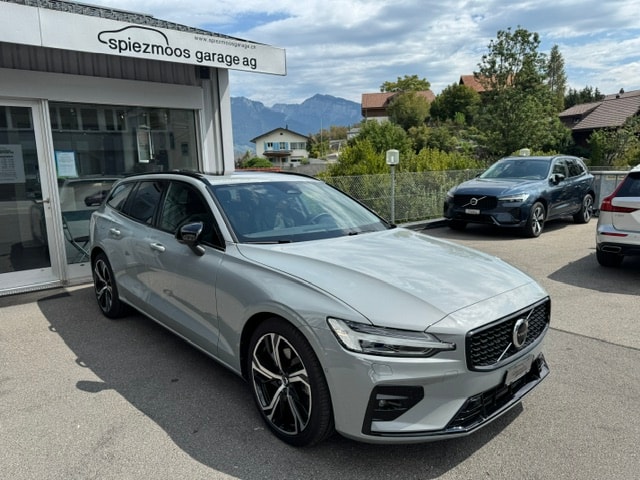 VOLVO V60 2.0 B4 Plus Dark-image-1