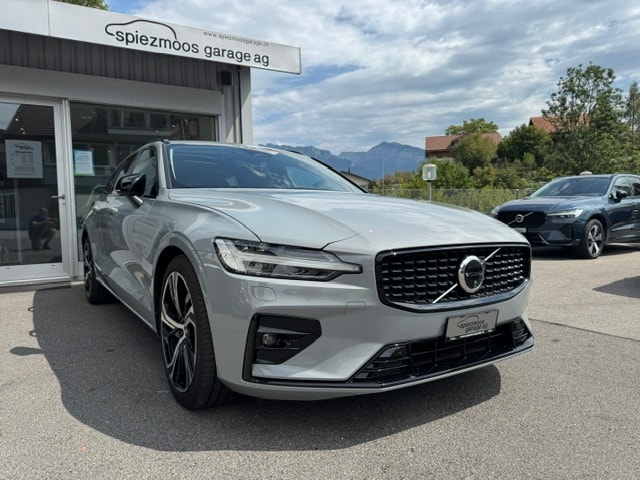 VOLVO V60 2.0 B4 Plus Dark-image-0