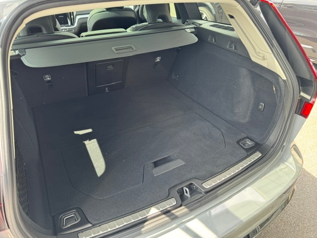 VOLVO V60 2.0 B4 Plus Dark-image-11