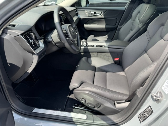 VOLVO V60 2.0 B4 Plus Dark-image-8