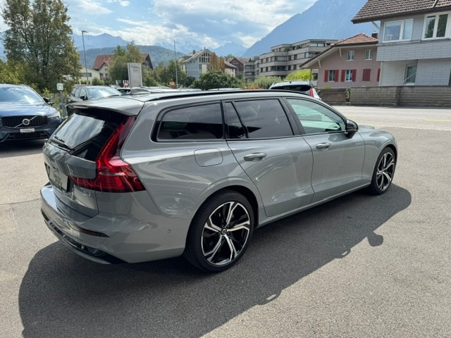 VOLVO V60 2.0 B4 Plus Dark-image-2