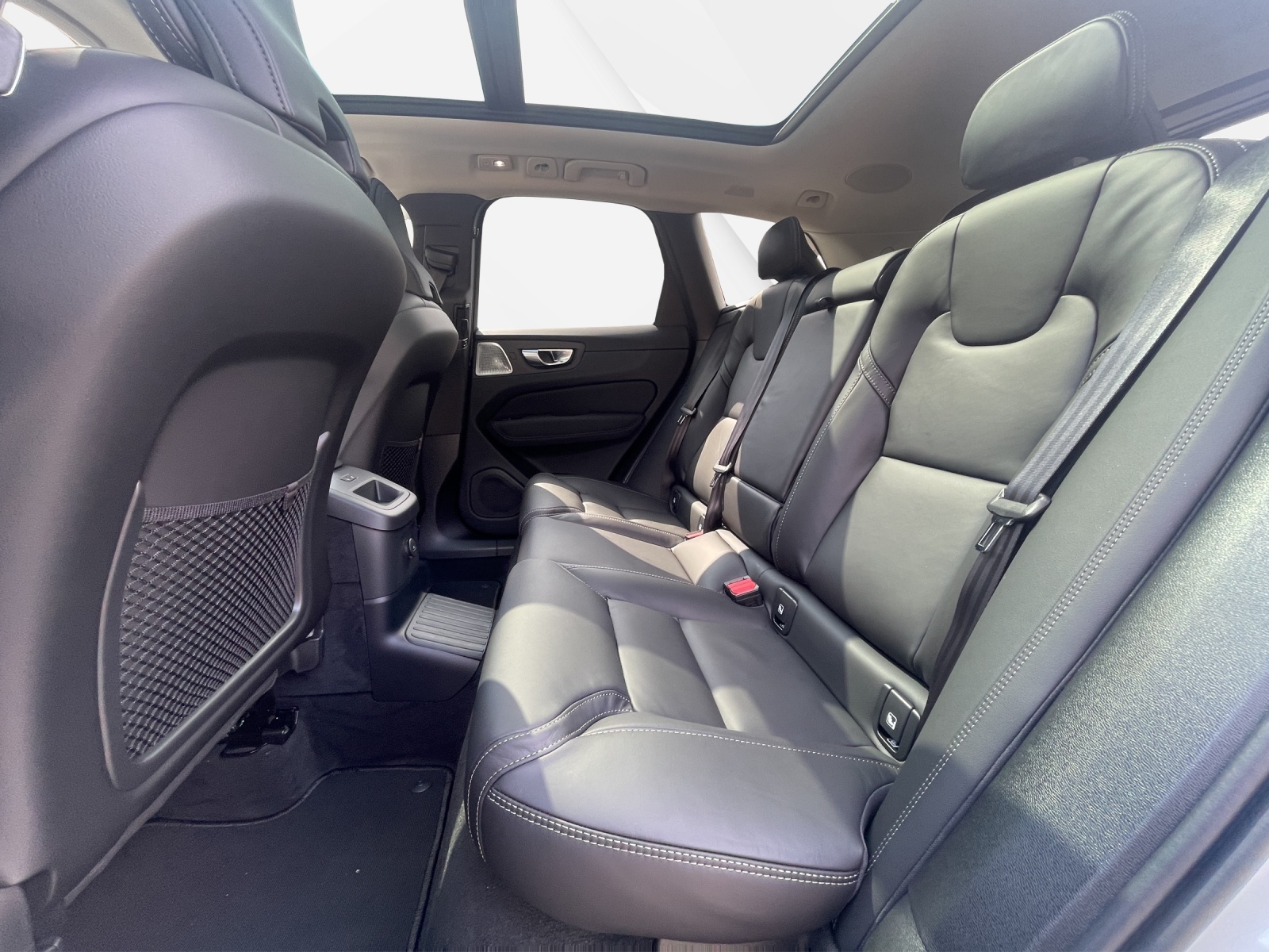 VOLVO XC60 2.0 T6 TE Ultra Dark eAWD-image-13
