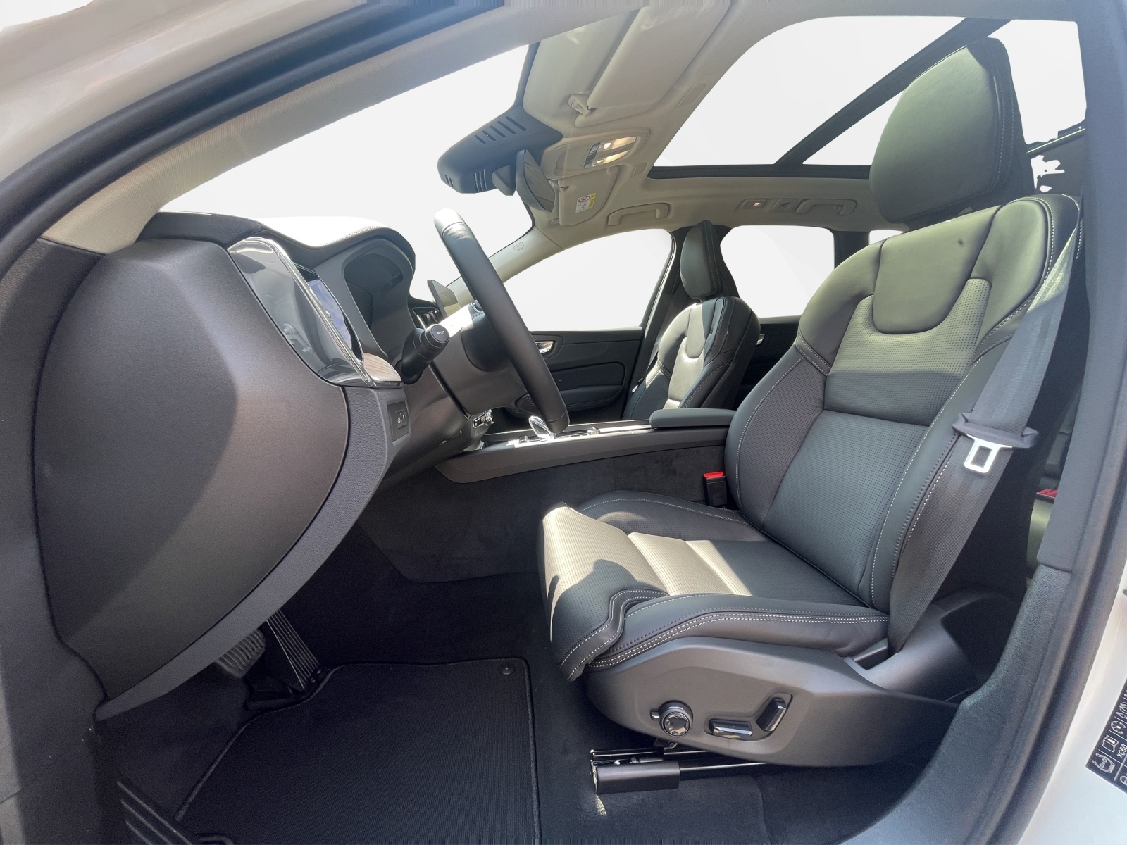 VOLVO XC60 2.0 T6 TE Ultra Dark eAWD-image-9
