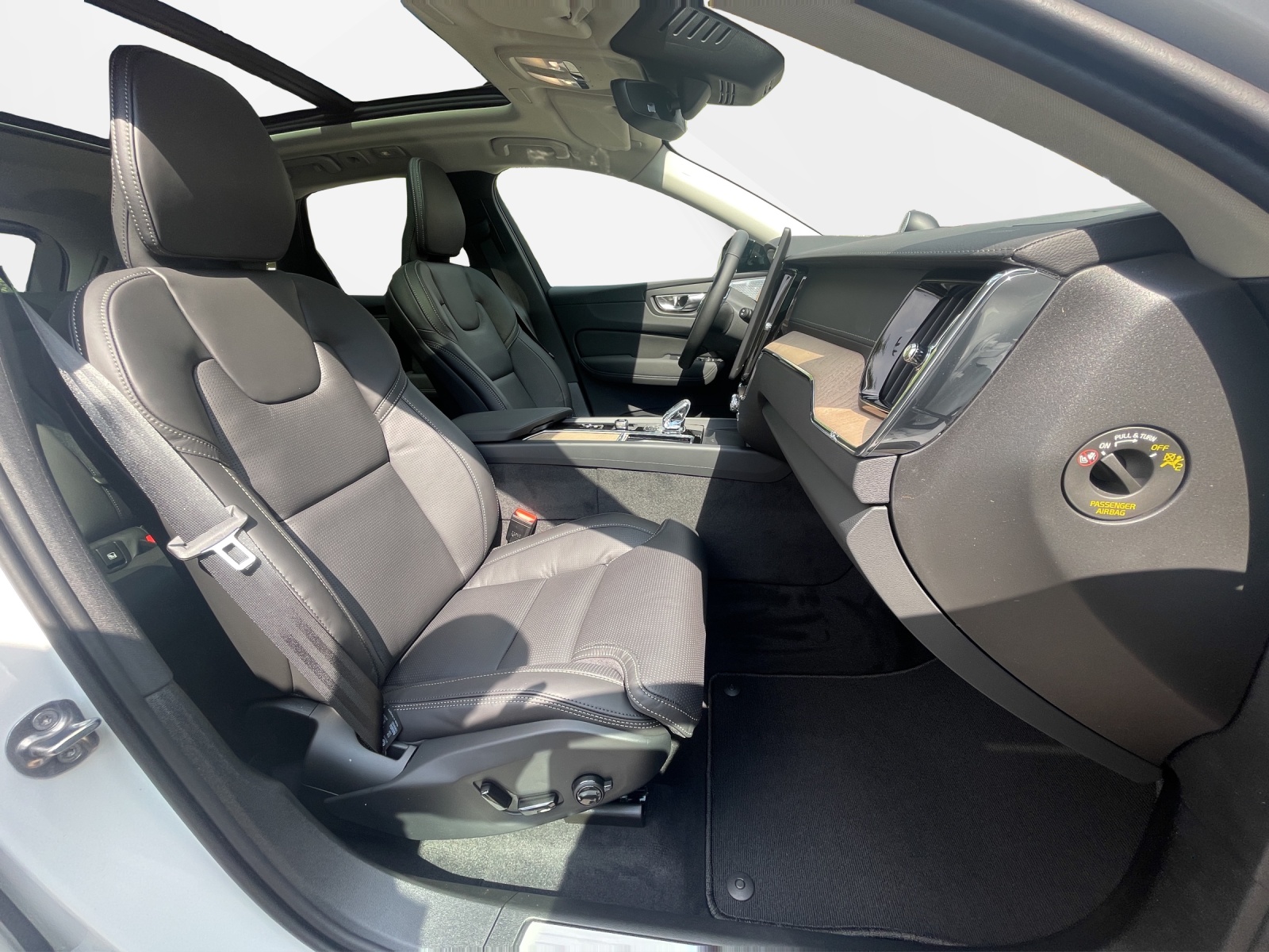 VOLVO XC60 2.0 T6 TE Ultra Dark eAWD-image-16
