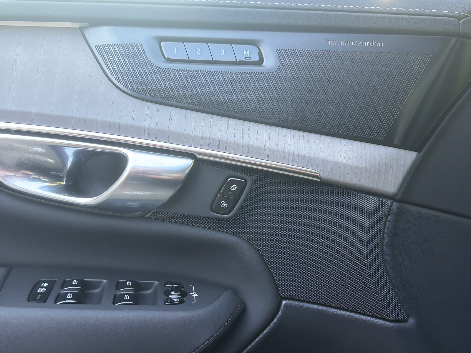 VOLVO XC90 2.0 B5 MH Plus Bright AWD-image-17