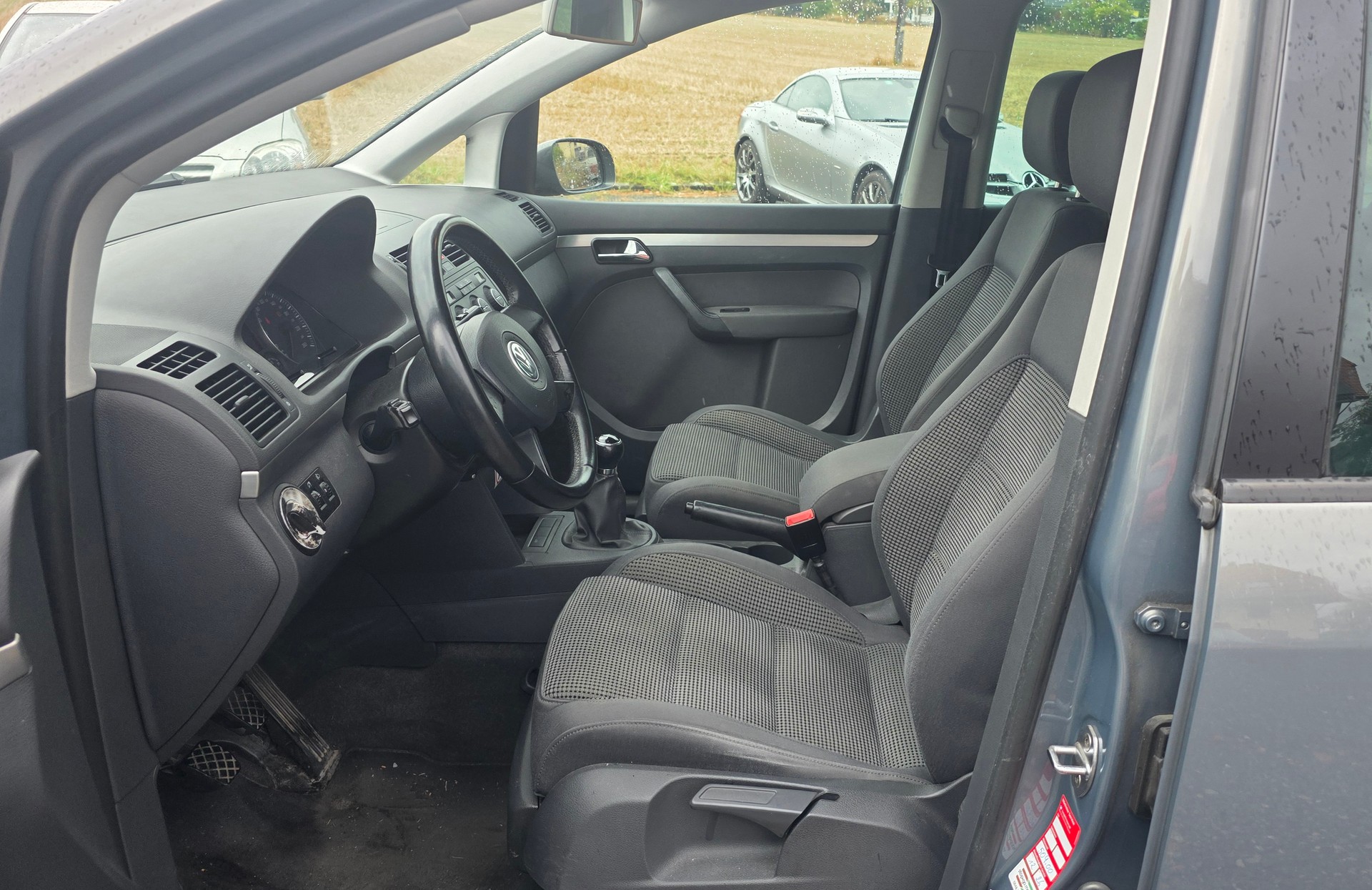 VW Touran 2.0 FSI Highline-image-5