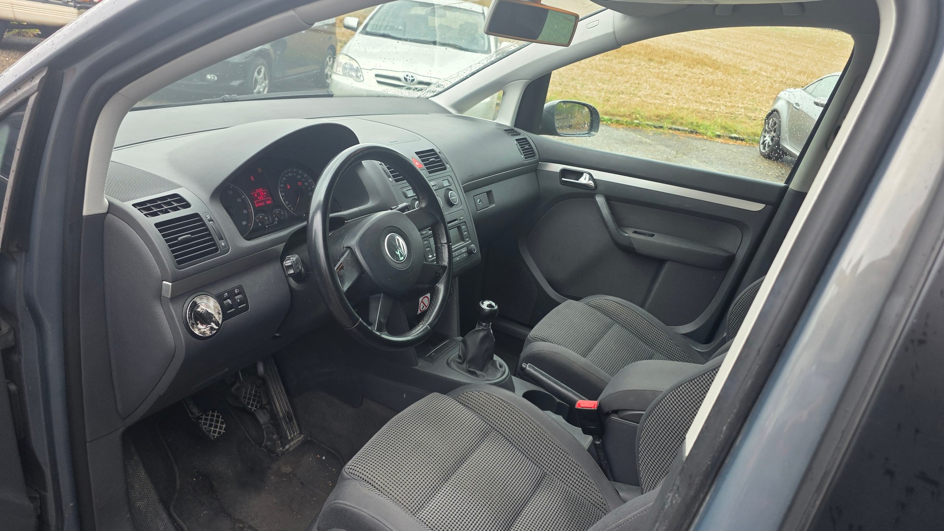VW Touran 2.0 FSI Highline-image-4