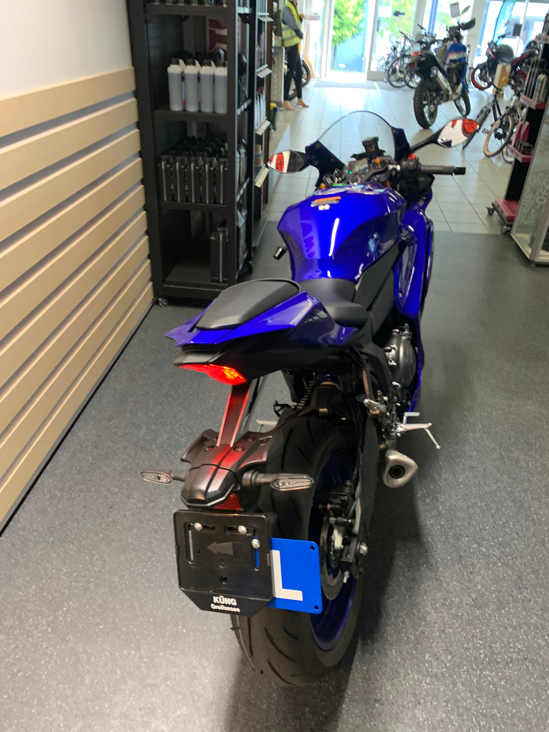 YAMAHA R7-showroom-element-2
