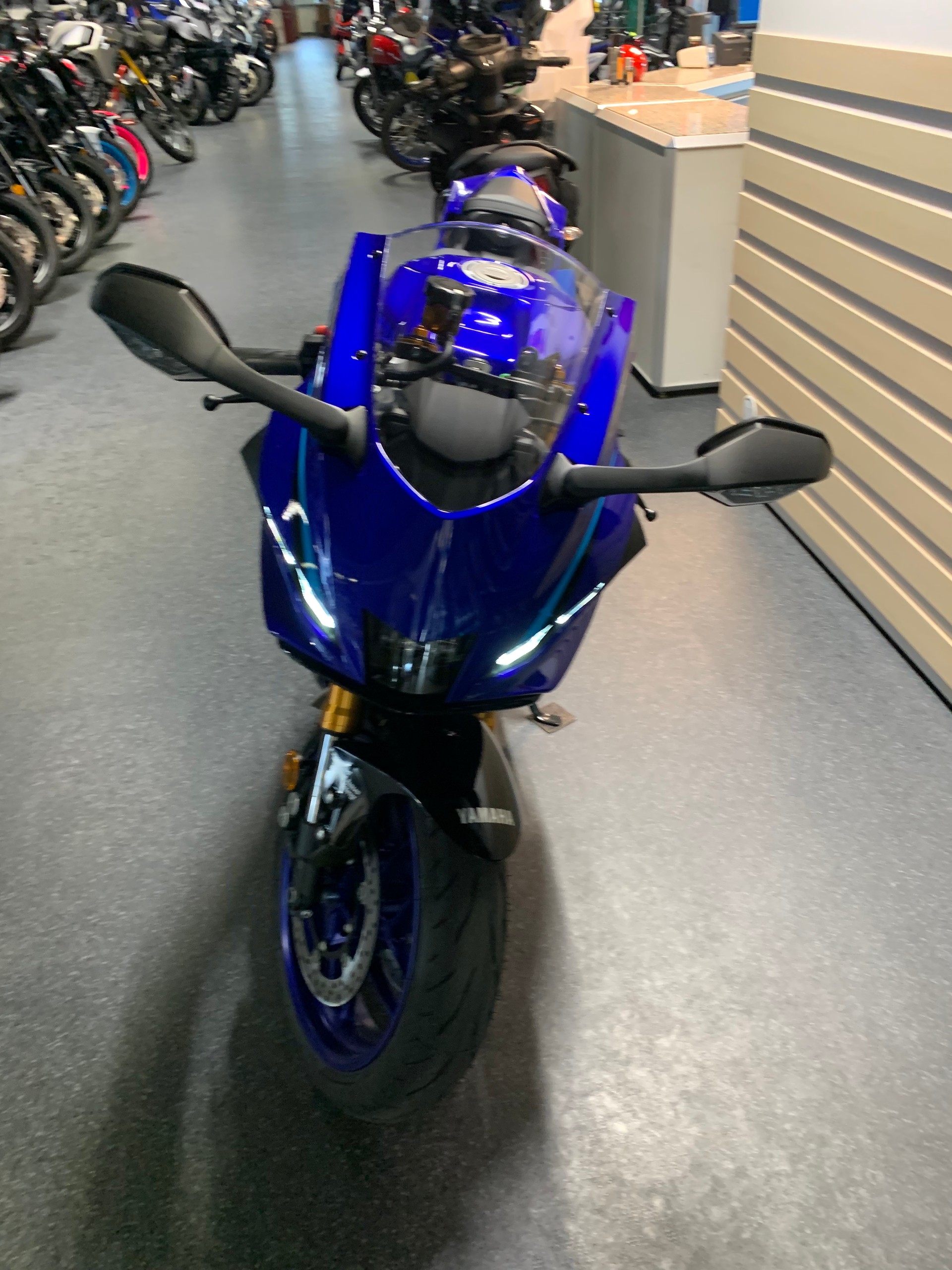 YAMAHA R7-showroom-element-1