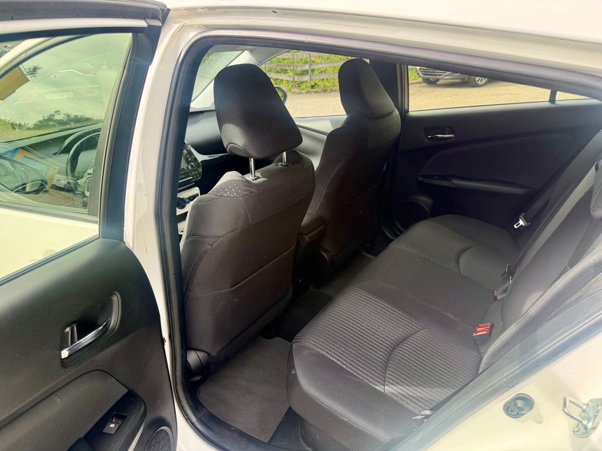 TOYOTA Prius 1.8 VVT-i HSD Sol-image-8