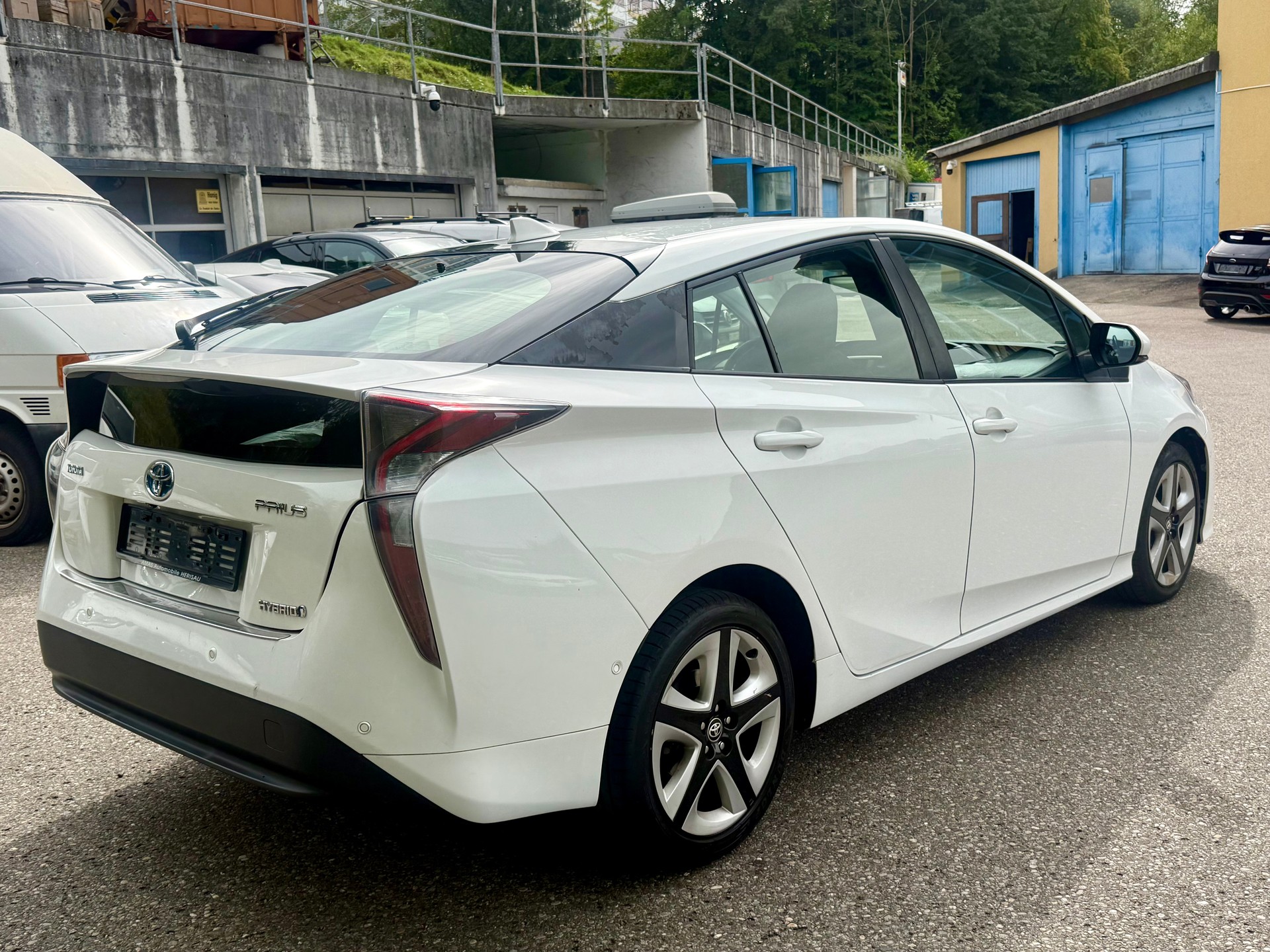 TOYOTA Prius 1.8 VVT-i HSD Sol-image-3