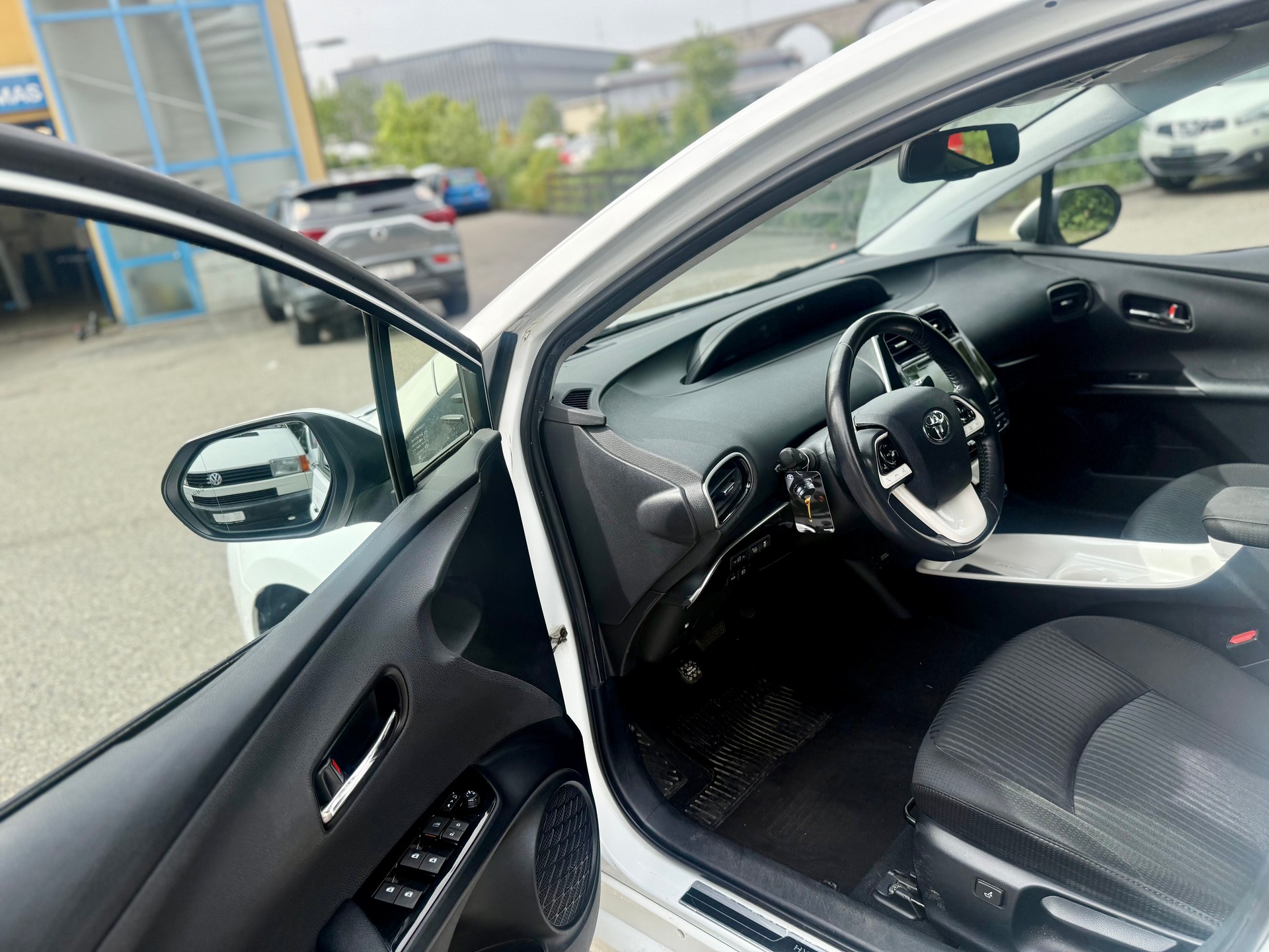 TOYOTA Prius 1.8 VVT-i HSD Sol-image-9