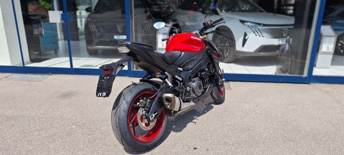 SUZUKI GSX-S 1000-showroom-element-3