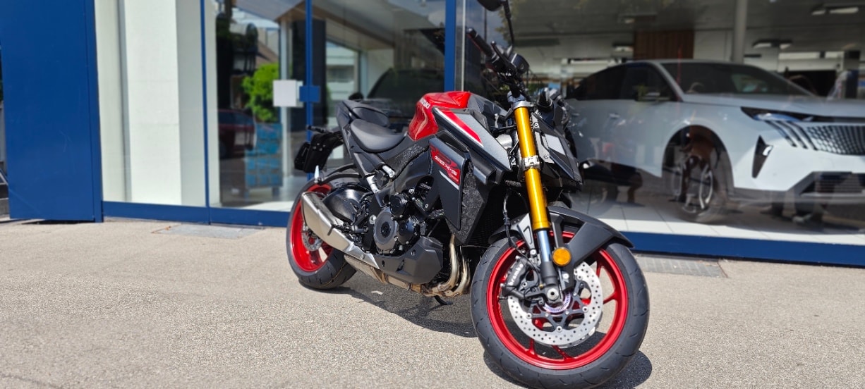SUZUKI GSX-S 1000-showroom-element-1