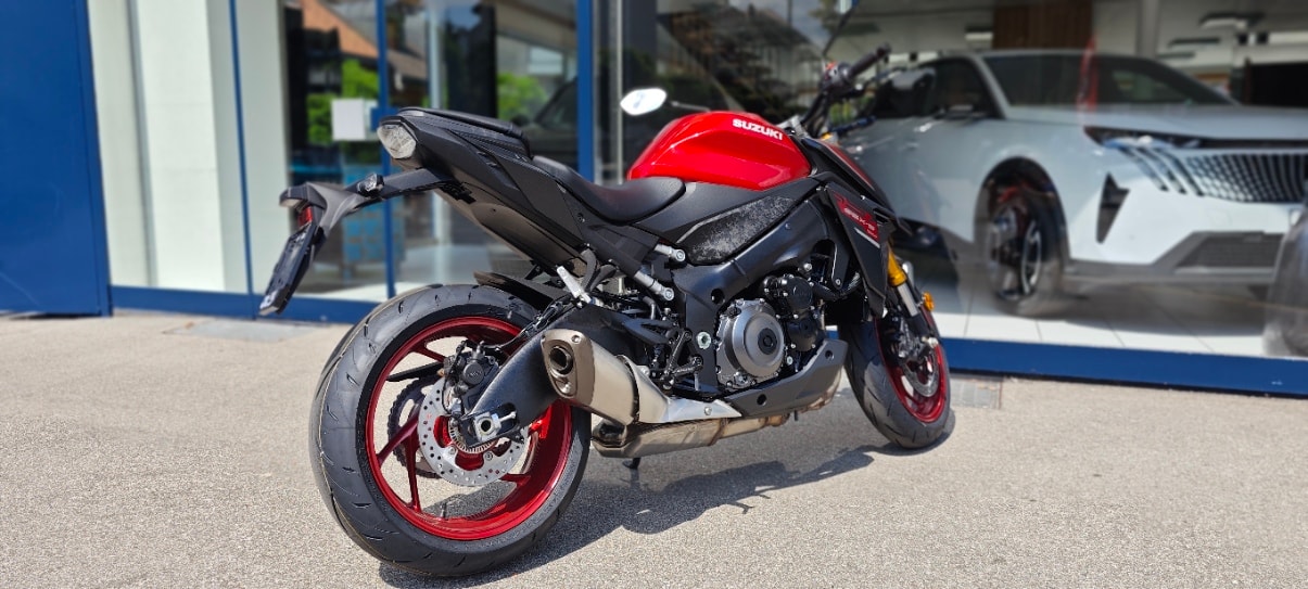 SUZUKI GSX-S 1000-showroom-element-2