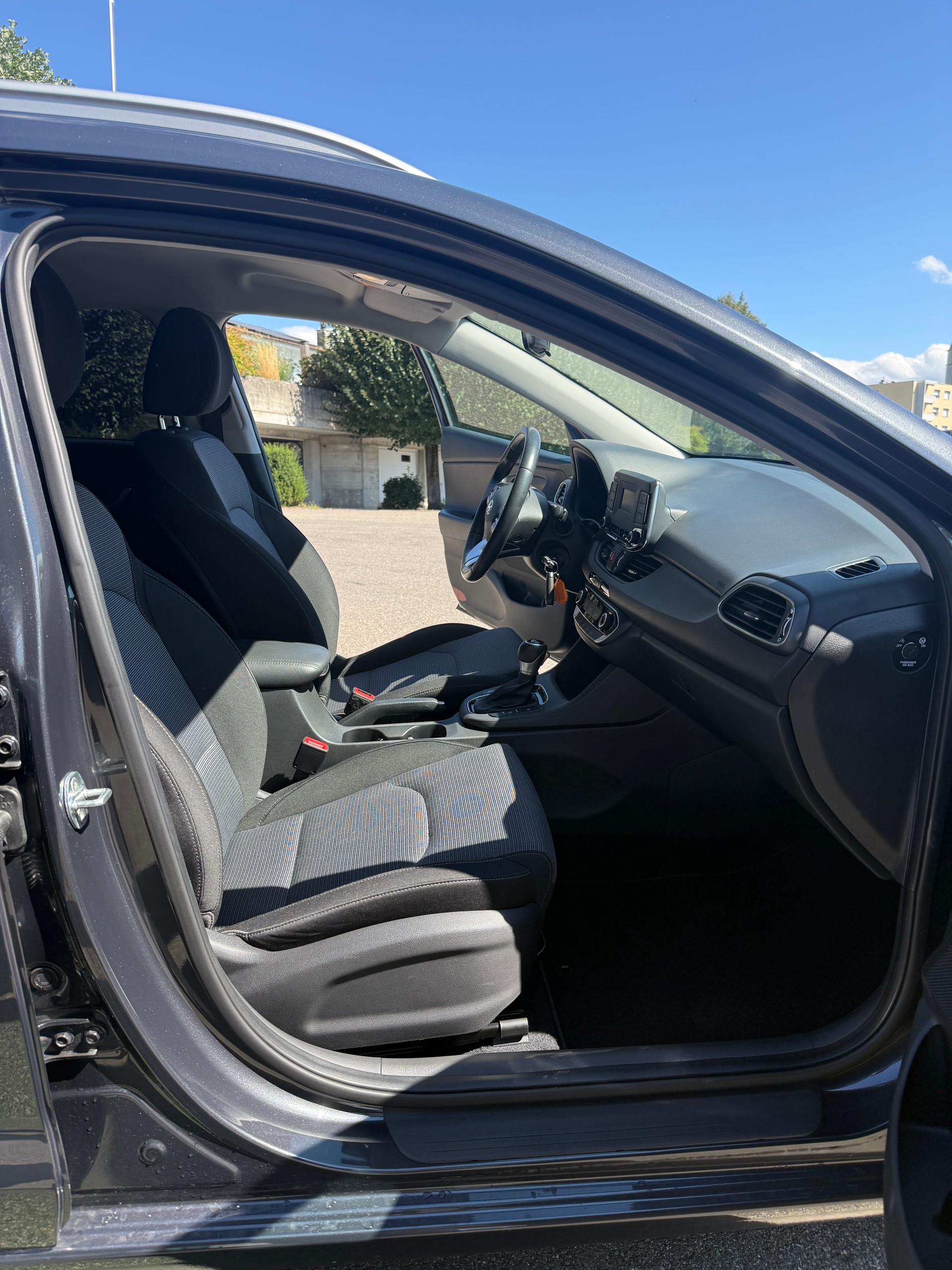 HYUNDAI i30-image-5
