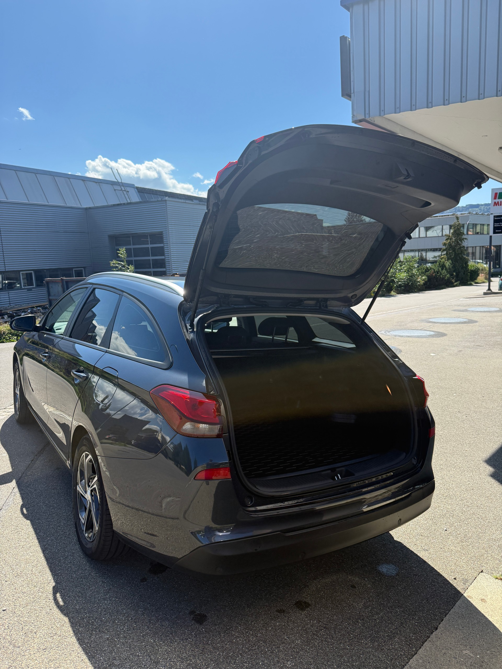 HYUNDAI i30-image-3