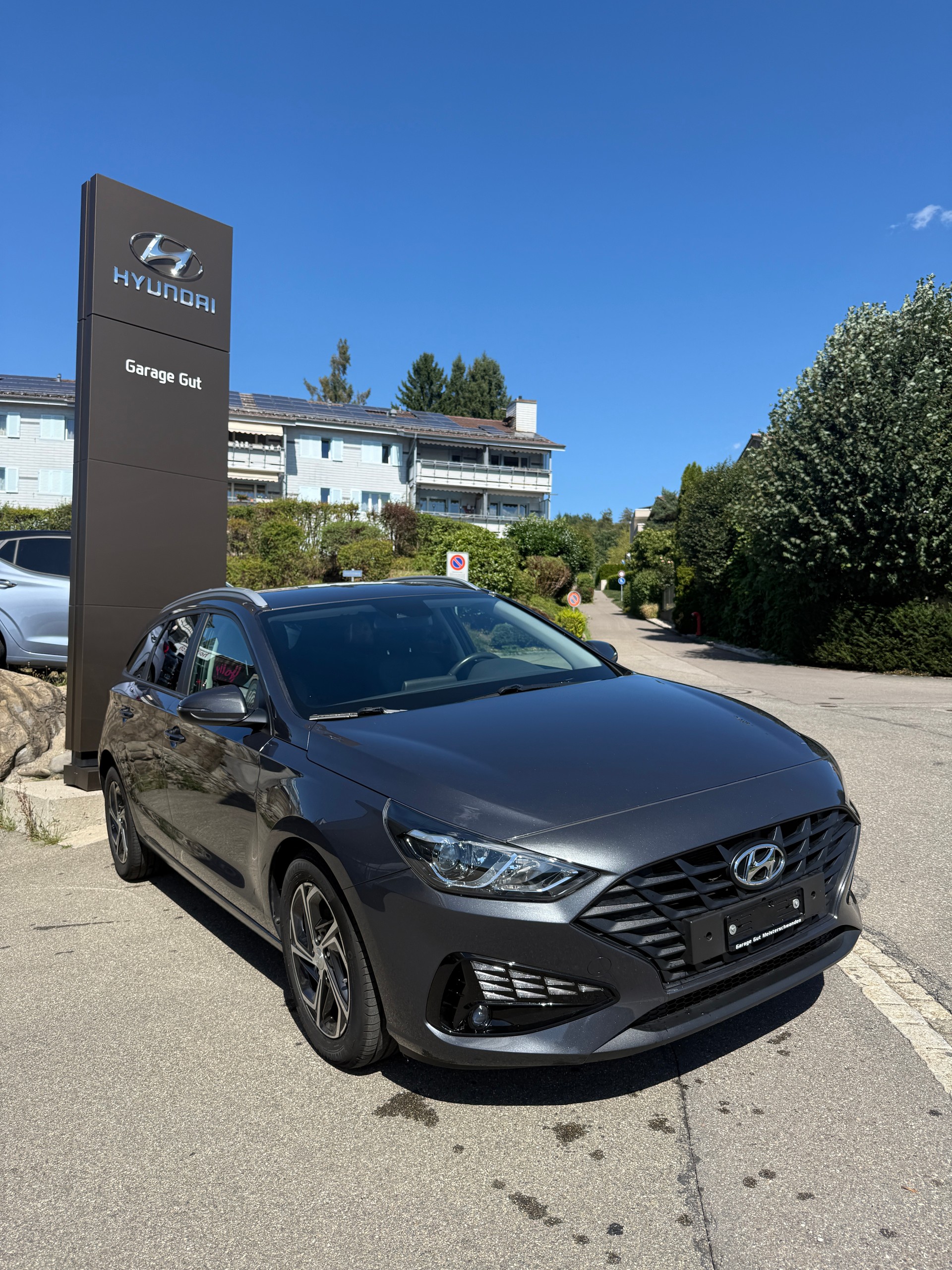 HYUNDAI i30-image-0