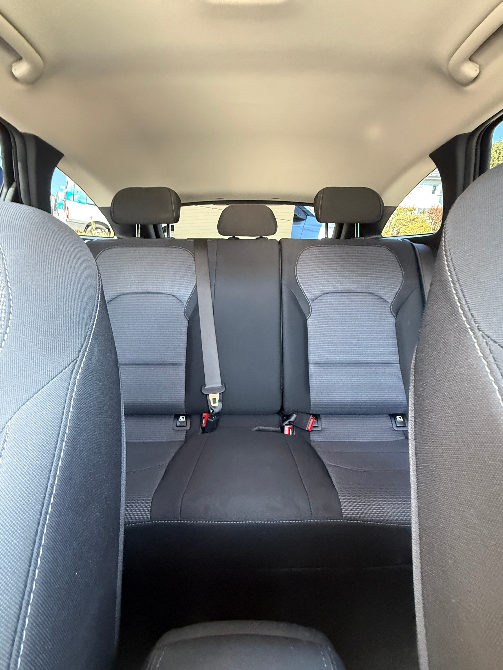 HYUNDAI i30-image-12