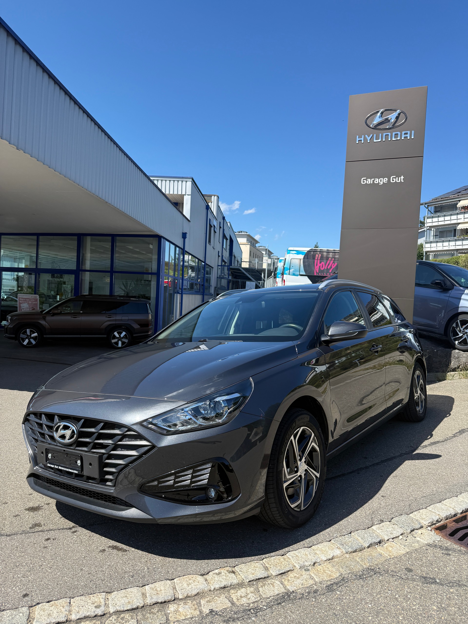 HYUNDAI i30-image-1