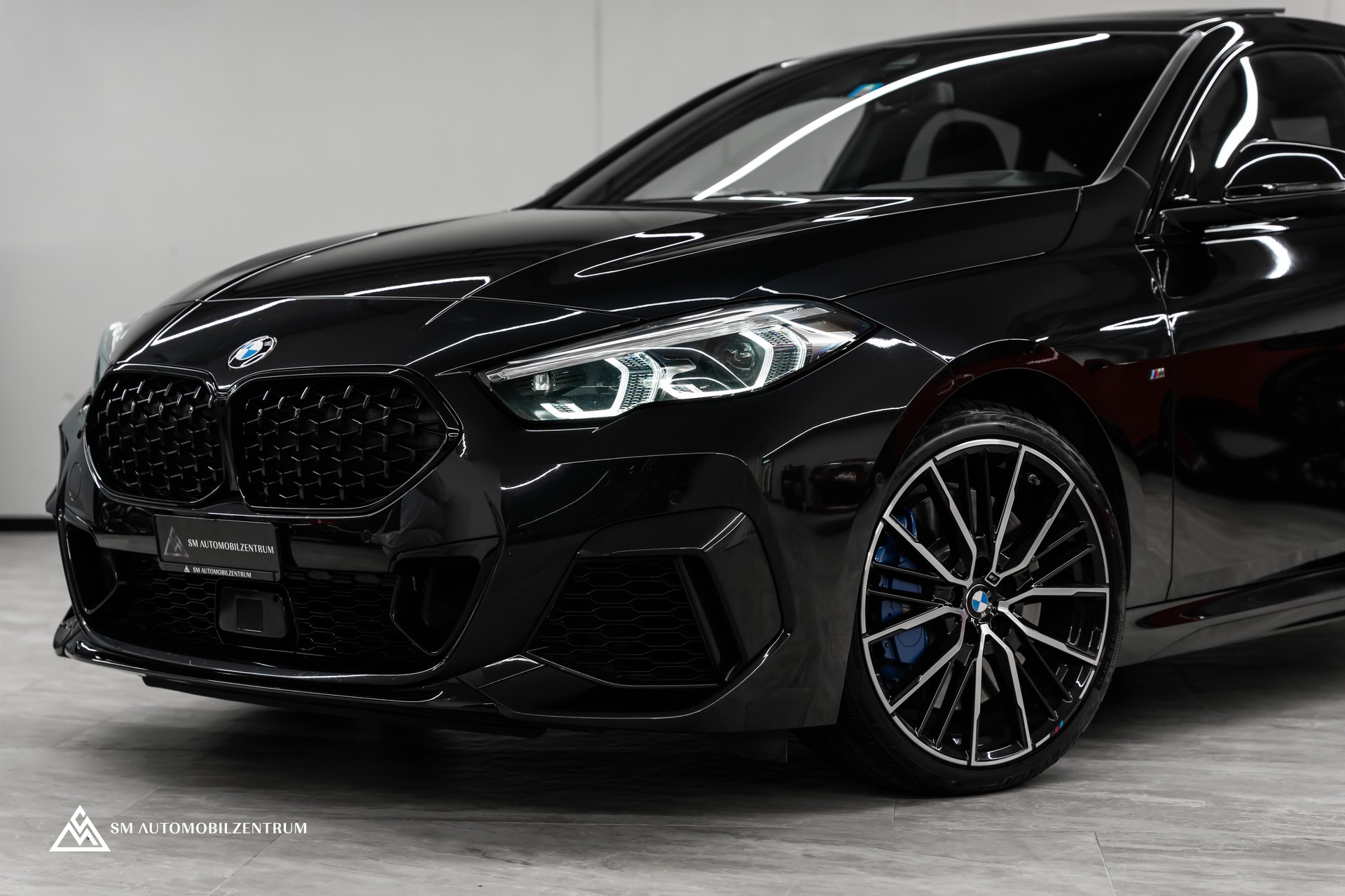 BMW M235i xDrive Gran Coupé / Head-Up / Panorama / el. Sitze Memory / Rückfahrkamera-showroom-element-3