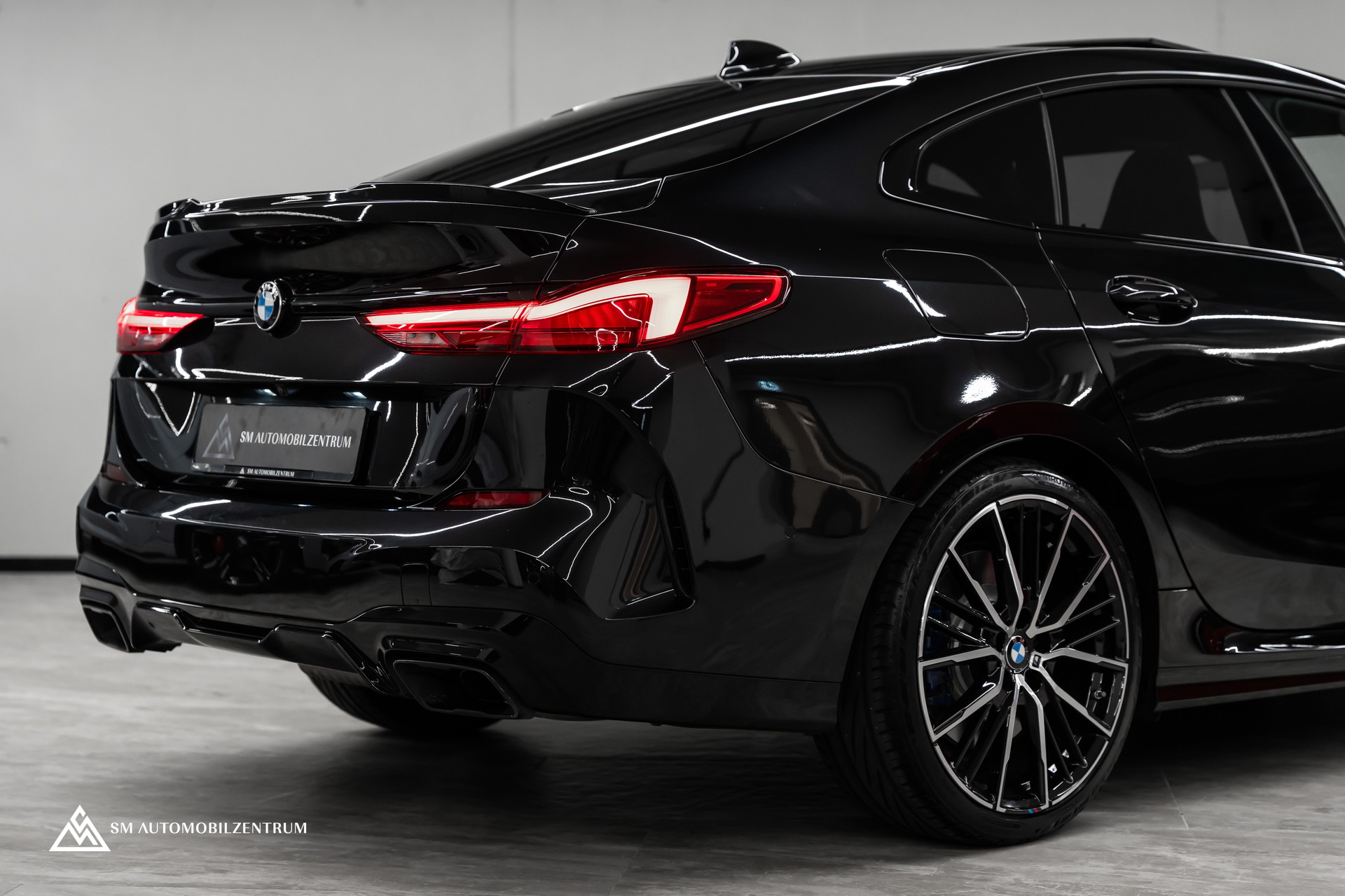BMW M235i xDrive Gran Coupé / Head-Up / Panorama / el. Sitze Memory / Rückfahrkamera-image-9