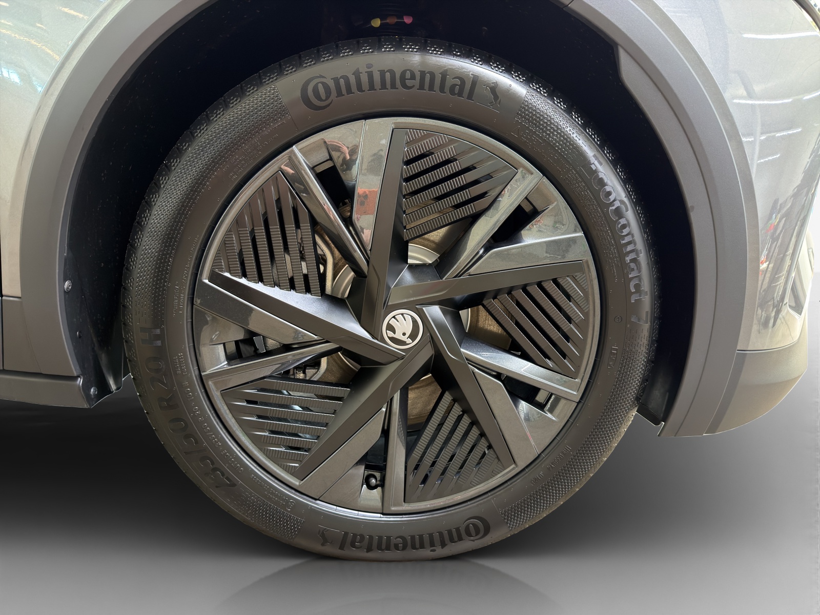 SKODA Elroq RS 4x4-image-12