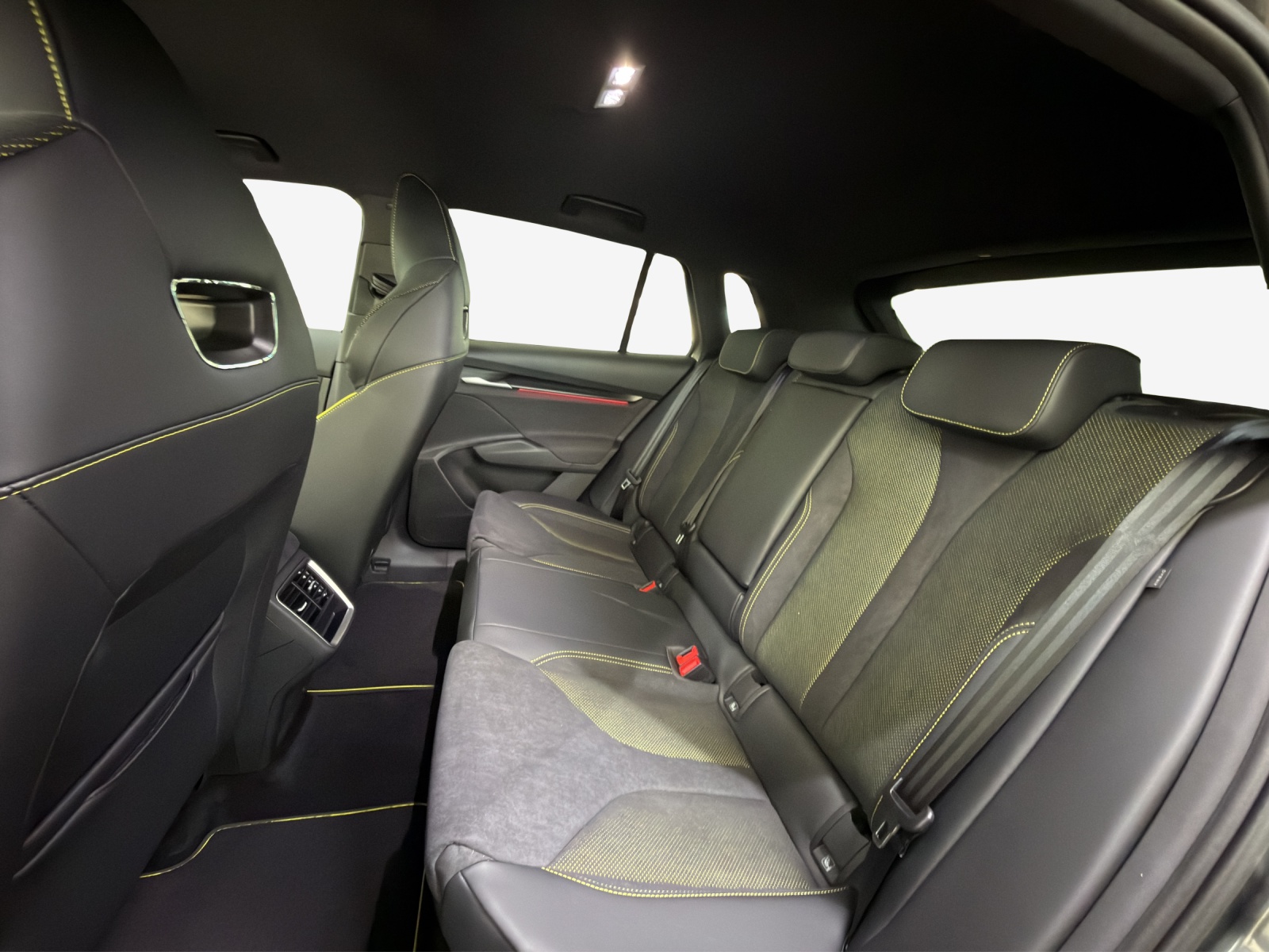 SKODA Elroq RS 4x4-image-10