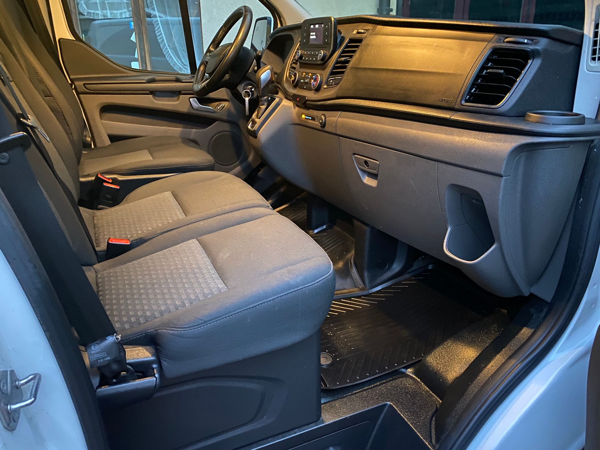 FORD Transit Custom Van 320 L1H1 Trend A-image-5