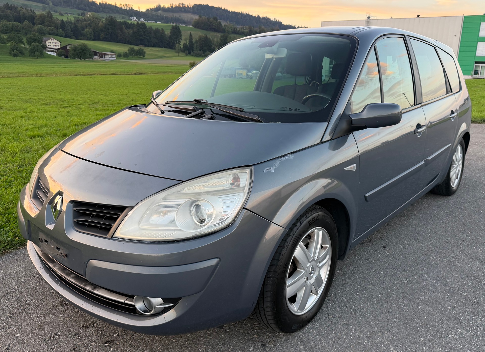 RENAULT Grand Scénic 2.0 16V Turbo Dynamique-image-0