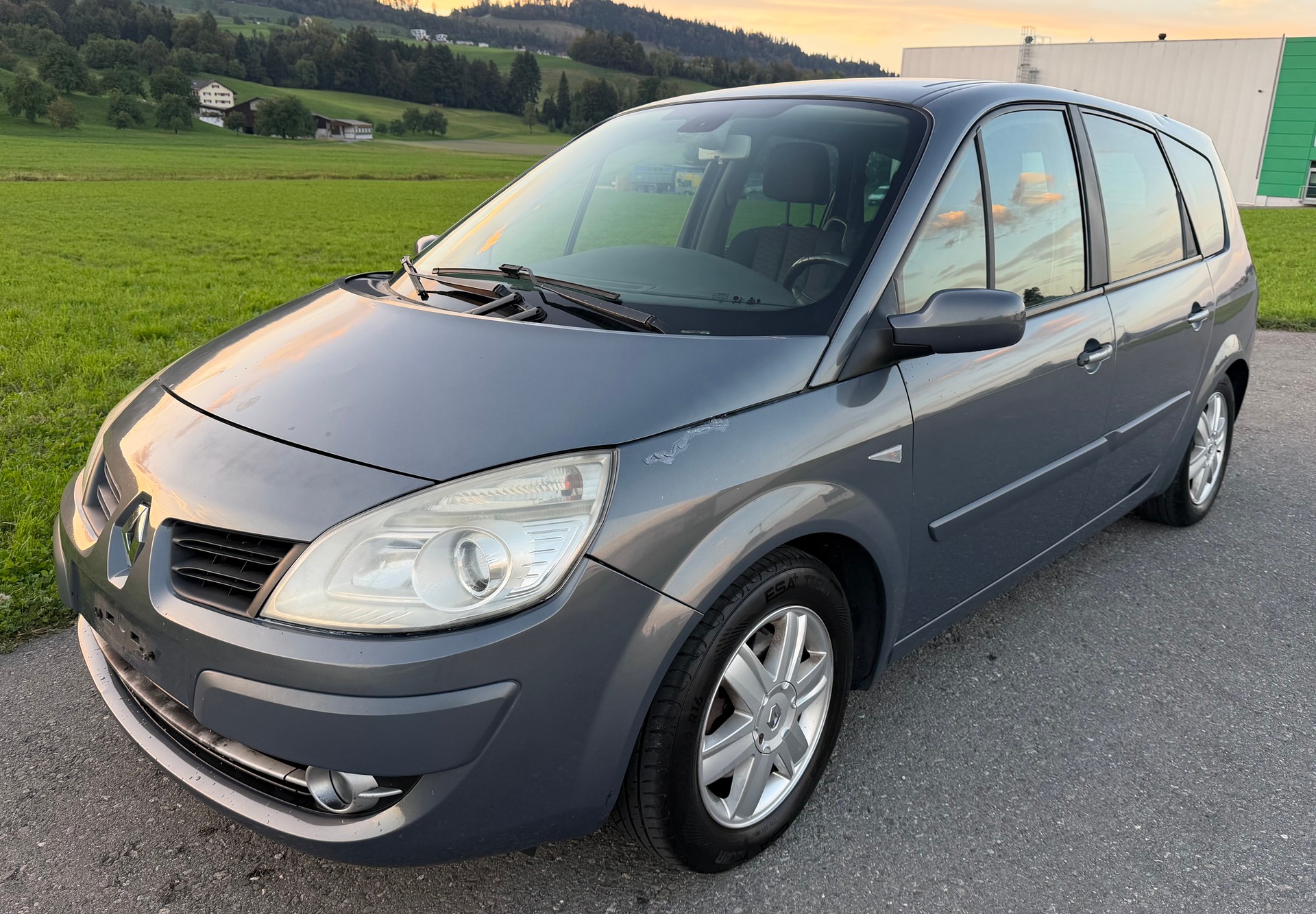 RENAULT Grand Scénic 2.0 16V Turbo Dynamique-image-1