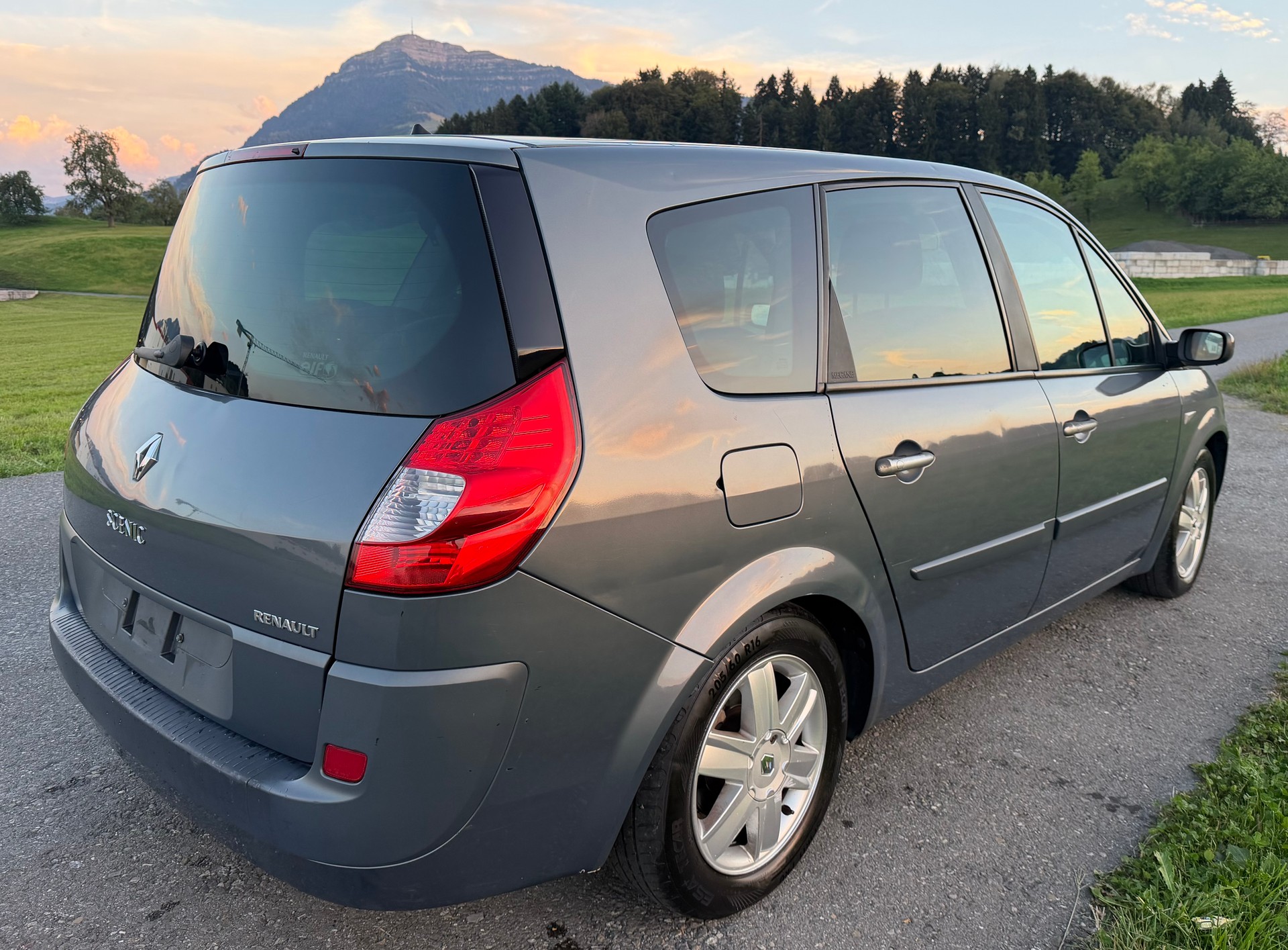 RENAULT Grand Scénic 2.0 16V Turbo Dynamique-image-6