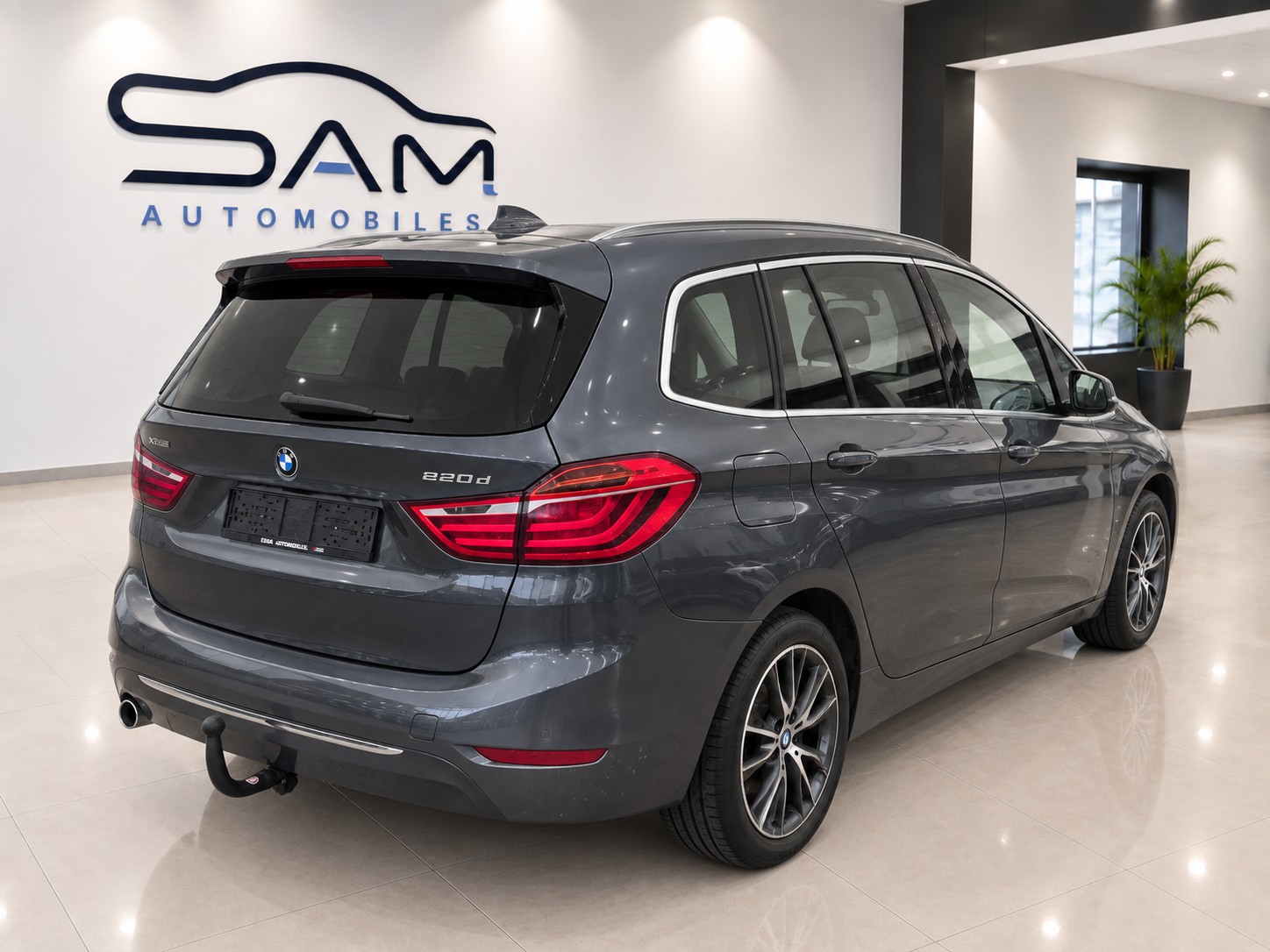 BMW 220d xDrive Gran Tourer Steptronic-image-3