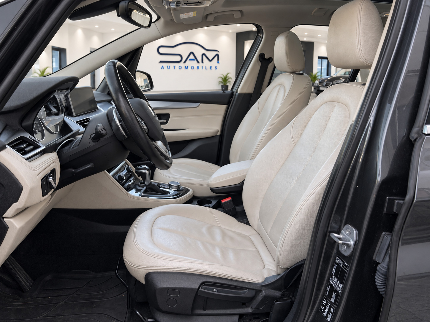 BMW 220d xDrive Gran Tourer Steptronic-image-8