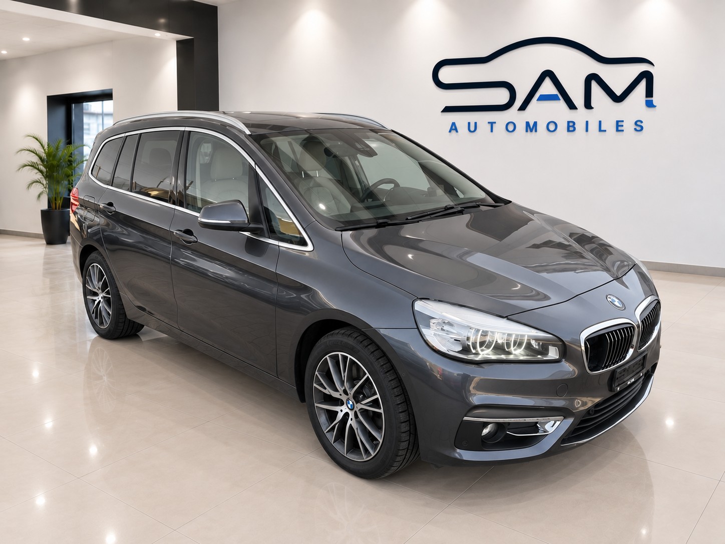 BMW 220d xDrive Gran Tourer Steptronic-image-2