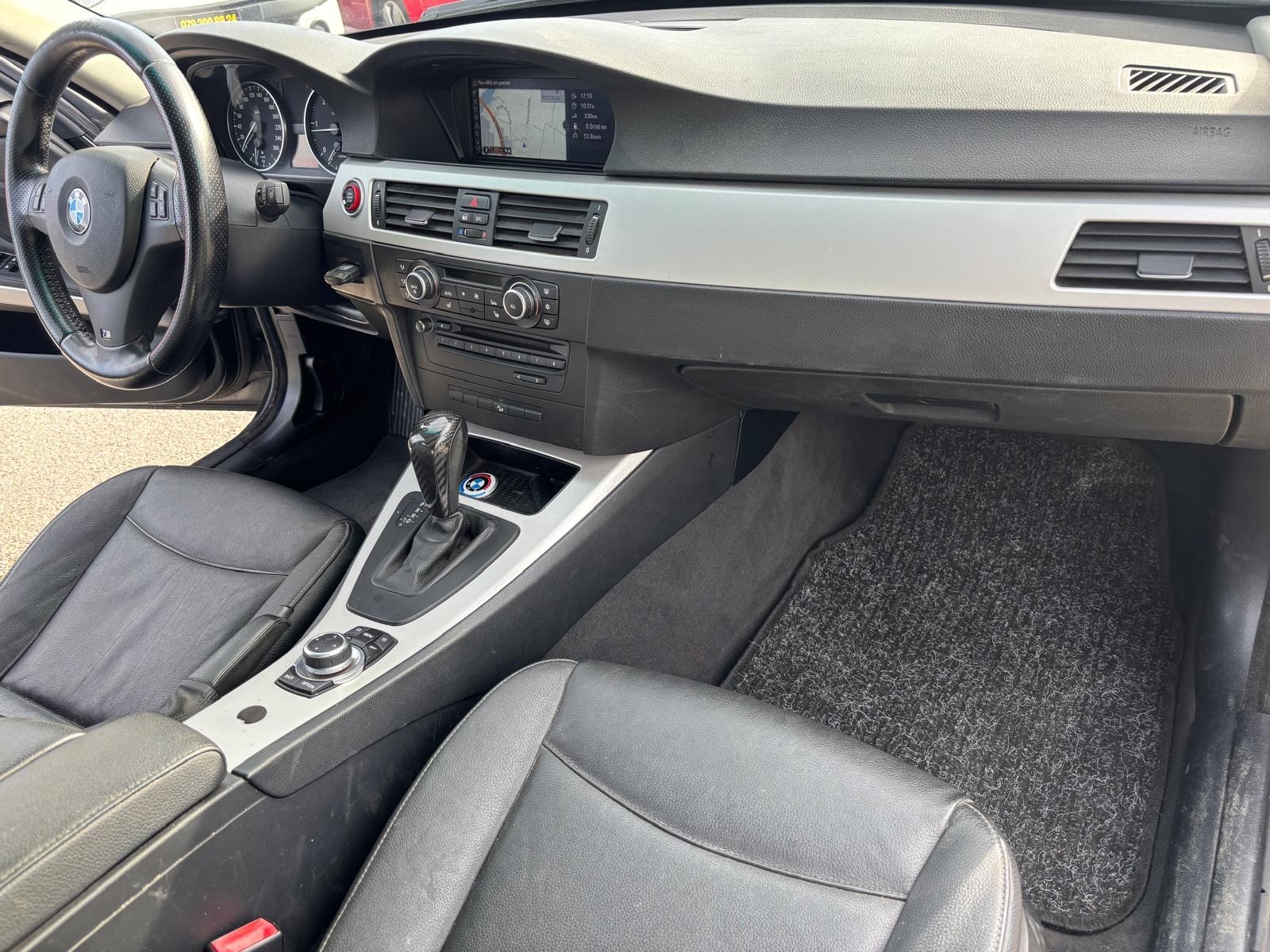 BMW 320d xDrive Touring Steptronic-image-12