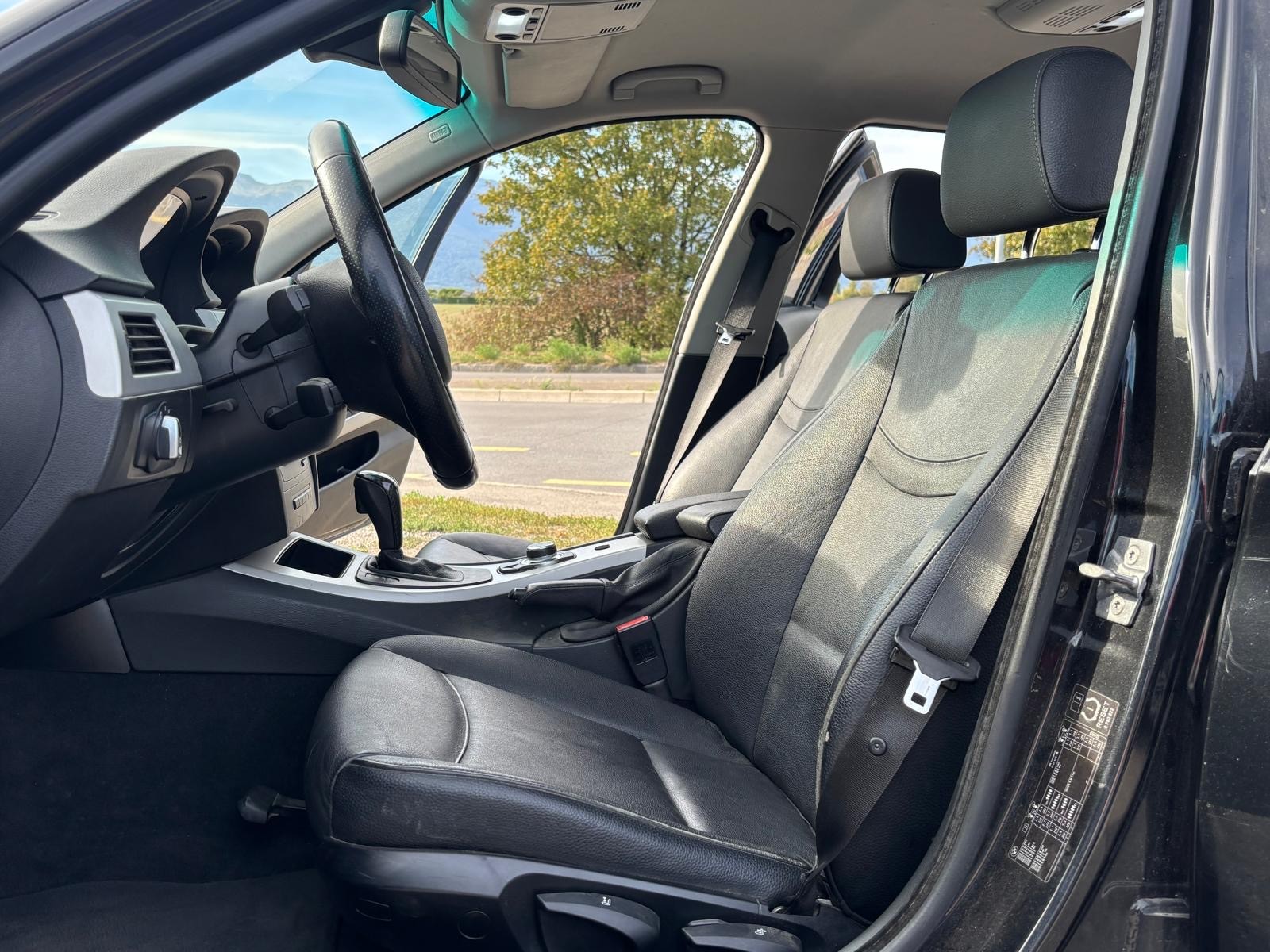 BMW 320d xDrive Touring Steptronic-image-13