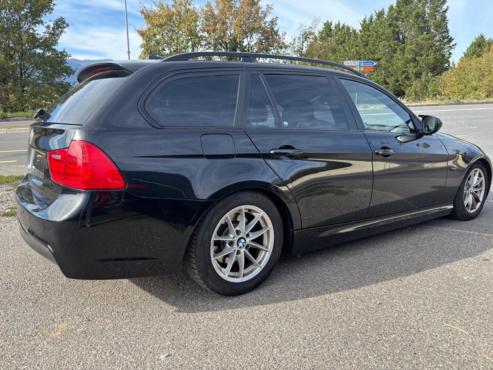 BMW 320d xDrive Touring Steptronic-image-2